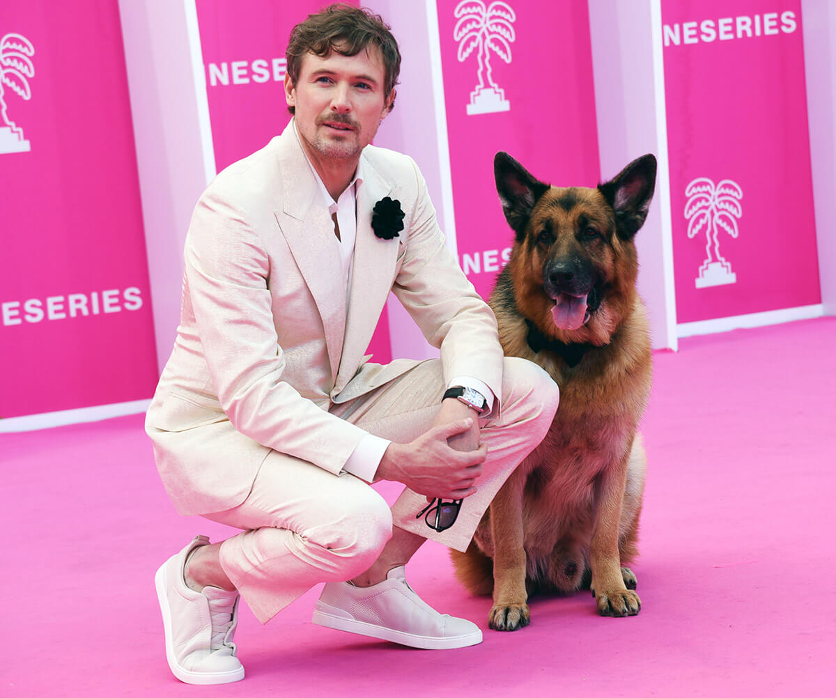 John Reardon et Rex sur le pink carpet