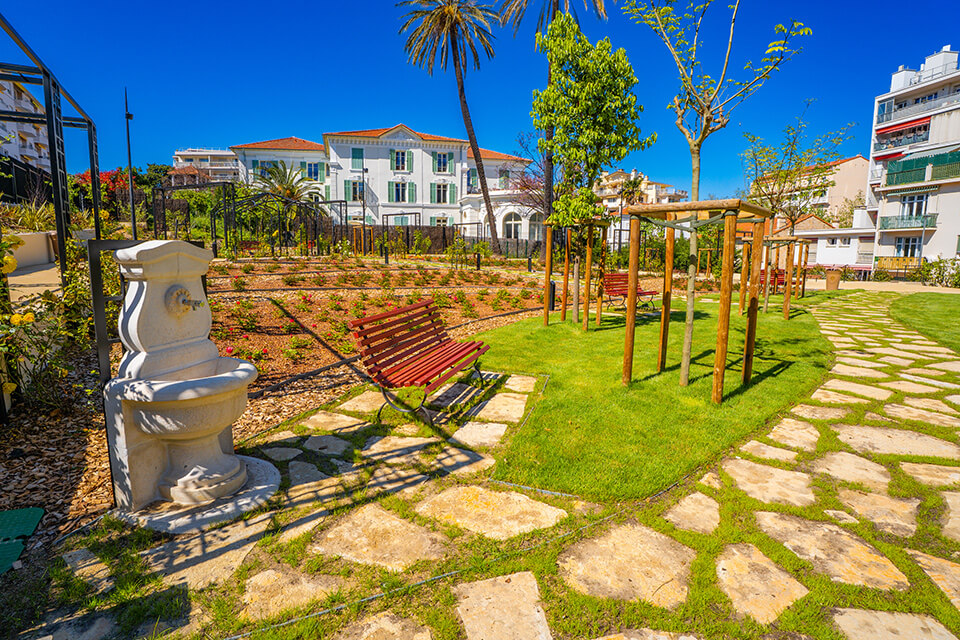 Square Campestra - Fontaine et bancs